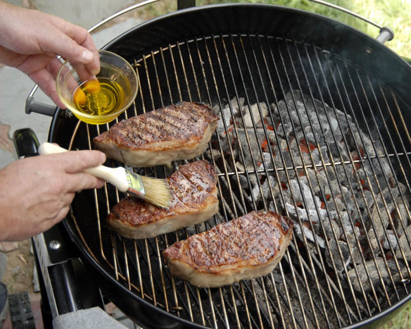 HOW TO GRILL THE PERFECT STEAK